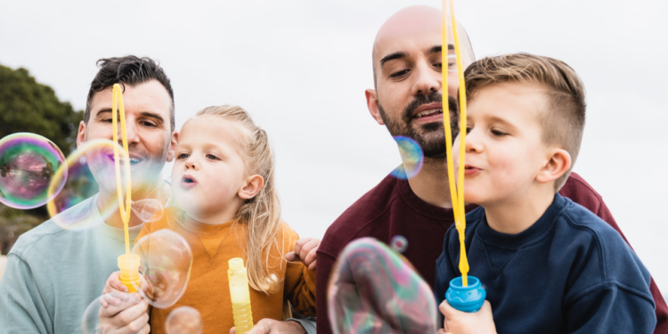 Amparos permiten a familias homoparentales registrar a sus hijos