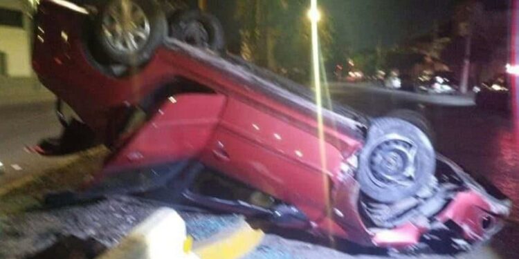 Choque seguido de volcadura en el bulevar Río Españita