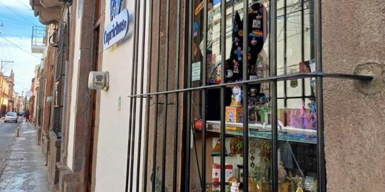 Denuncian otro cristalazo en pleno Centro Histórico