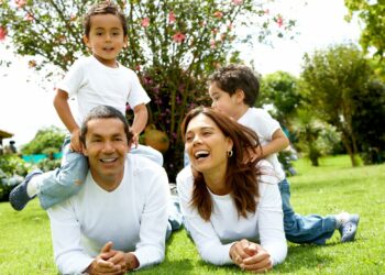 De la madre o del padre: la ciencia revela de quién heredan los hijos la inteligencia