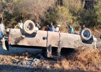 Tragedia familiar por volcadura mortal en Matehuala