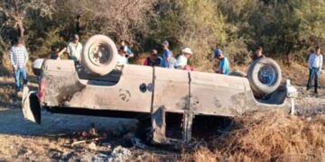Tragedia familiar por volcadura mortal en Matehuala