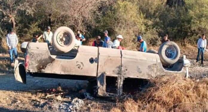 Tragedia familiar por volcadura mortal en Matehuala