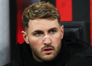 Milan tropieza en Bolonia a pesar de la asistencia de Santi Giménez