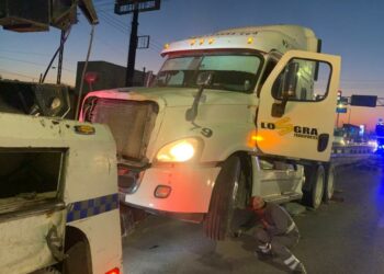 Conductor de tracto choca con la guarnición al quedarse dormido