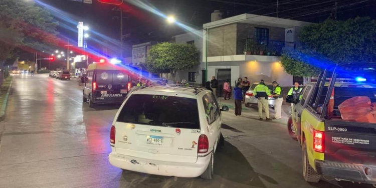 Accidente entre dos vehículos deja ciclista herido en el cruce de Himno Nacional y 5 de Mayo