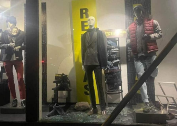 Reportan ‘Cristalazo’ en tienda  en Avenida Venustiano Carranza
