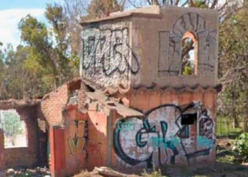 Encuentran cuerpo de hombre quemado en finca abandonada del bulevar Rocha Cordero, cerca de la colonia Arbolitos