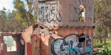 Encuentran cuerpo de hombre quemado en finca abandonada del bulevar Rocha Cordero, cerca de la colonia Arbolitos