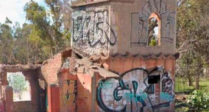 Encuentran cuerpo de hombre quemado en finca abandonada del bulevar Rocha Cordero, cerca de la colonia Arbolitos