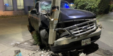 Accidente en la colonia Santa Mónica deja solo daños materiales