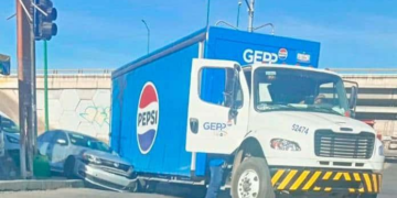 Aparatoso Accidente en Colonia Pavón, Soledad de Graciano Sánchez, deja solo daños materiales