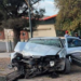 Automóvil queda destrozado tras choque con señalética frente a Sendero