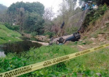 Mujer muere en trágico accidente vehicular en el eje Tancanhuitz-Carrizo, cerca de Chacatitla 1
