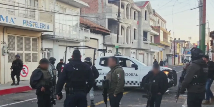 VIDEOS | Detención de líder del CJNG desata balaceras y quema de coches en Zacapu, Michoacán, suspenden clases