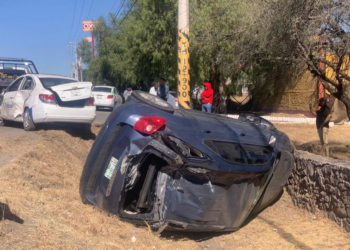 Accidente vial en carretera Zacatecas deja dos personas lesionadas