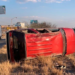 Aparatosa volcadura en carretera a México deja solo daños materiales
