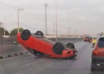 Volcadura en Circuito Potosí causa daños materiales, sin personas lesionadas