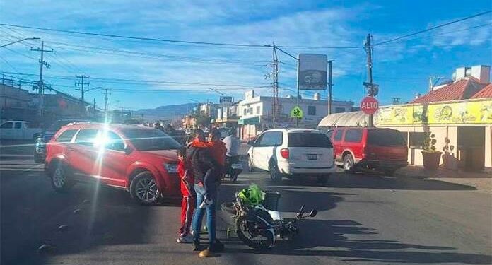 Motociclista sobrevive tras ser arrollado