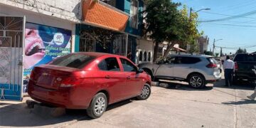 Oficial de policía intenta atentar contra su vida debido a problemas conyugales