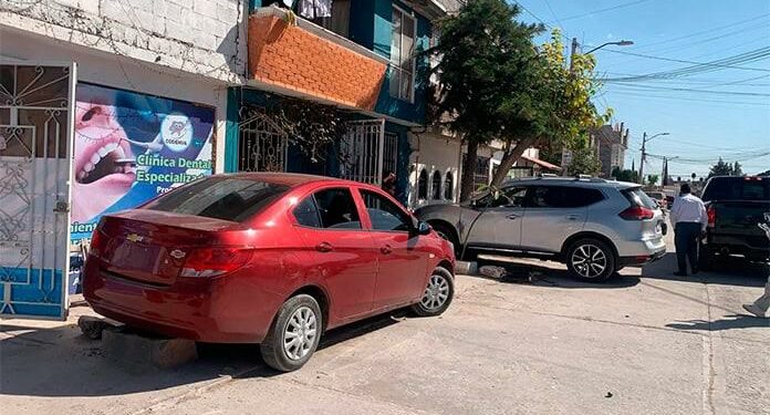 Oficial de policía intenta atentar contra su vida debido a problemas conyugales
