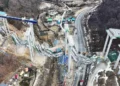 VIDEO | Tragedia en Corea del Sur: puente en construcción se desploma dejando dos muertos y cinco heridos