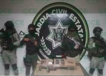 Tras enfrentamiento, aseguran armas y cargadores