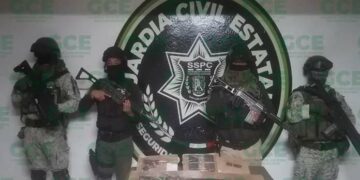 Tras enfrentamiento, aseguran armas y cargadores