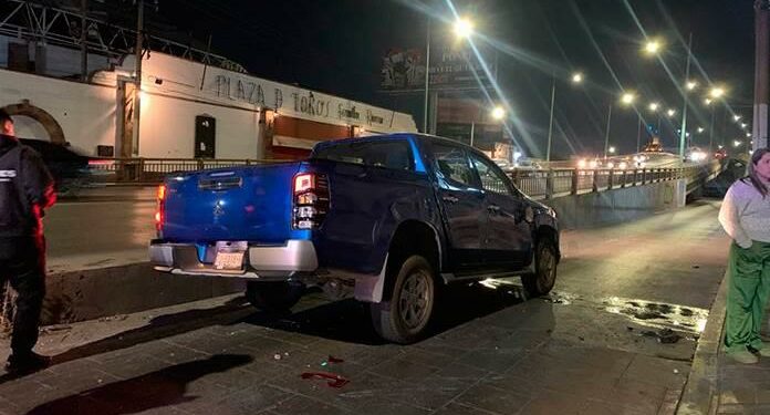Un herido tras volcadura en la Av. Universidad