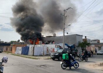 Video | Incendio en vivienda al norte de la capital es sofocado por bomberos