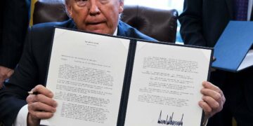 Prevén efectos moderados en la industria mexicana debido a los aranceles de Trump