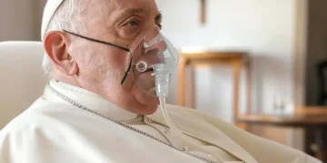 ¿El Papa Francisco deberá aprender a hablar otra vez por su oxigenoterapia?