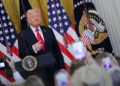 Trump impone aranceles del 25% a los autos que no se fabriquen en EU