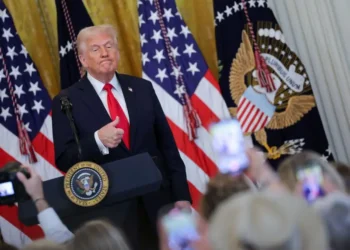 Trump impone aranceles del 25% a los autos que no se fabriquen en EU