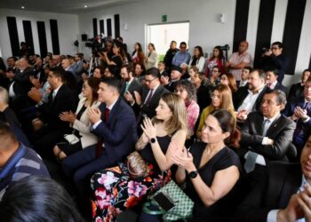El Colegio de Notarios ofrecerá su apoyo al programa de viviendas del estado