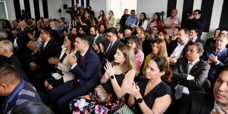 El Colegio de Notarios ofrecerá su apoyo al programa de viviendas del estado