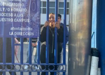 VIDEO | Protesta bloquea los accesos a la Facultad de Derecho y Contaduría