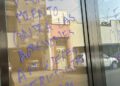 Víctima decide hacer pintas en la CEDH por la omisión en la atención de sus quejas