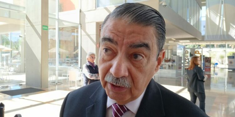 Urenda Navarro aún no posee el doctorado, según la UASLP