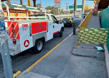 Conductor pagará daños a puente peatonal frente clínica del IMSS