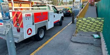 Conductor pagará daños a puente peatonal frente clínica del IMSS