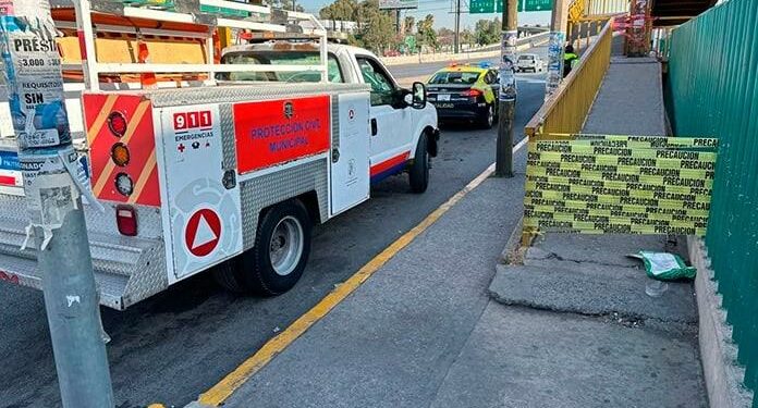 Conductor pagará daños a puente peatonal frente clínica del IMSS