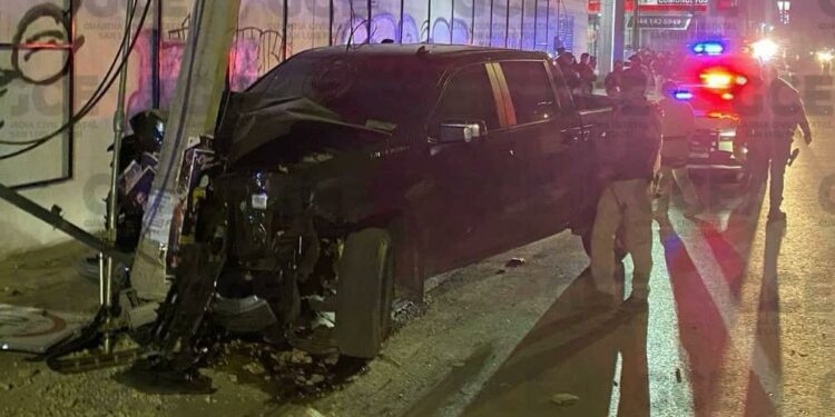 Conductor bajo los efectos del alcohol choca en Circuito Potosí y es detenido
