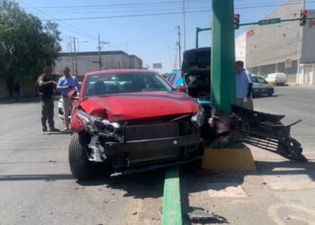 Accidente en Avenida Industrias ocasiona daños considerables en la zona