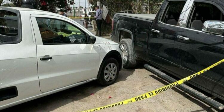 Hombre baleado y asaltado luego de salir de un banco; los delincuentes huyen a pie