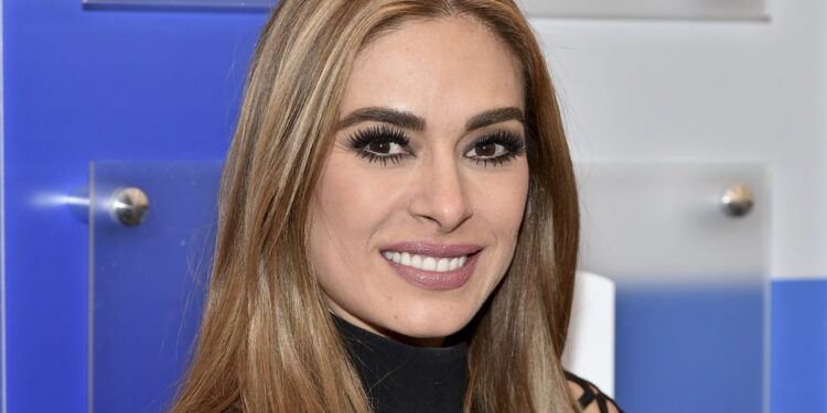 VIDEO | Incidente en el Carnaval de Mazatlán: Galilea Montijo se cae de un carro alegórico