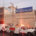 Protección Civil auxilia a persona en situación de riesgo sobre una bodega