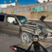 Camioneta sufre graves daños tras chocar contra poste en el río Santiago a alta velocidad