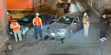 Accidente vial en el Centro Histórico deja dos heridos y daños materiales considerables