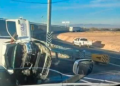 Camión de volteo sufre volcadura en la carretera a Matehuala; solo daños materiales